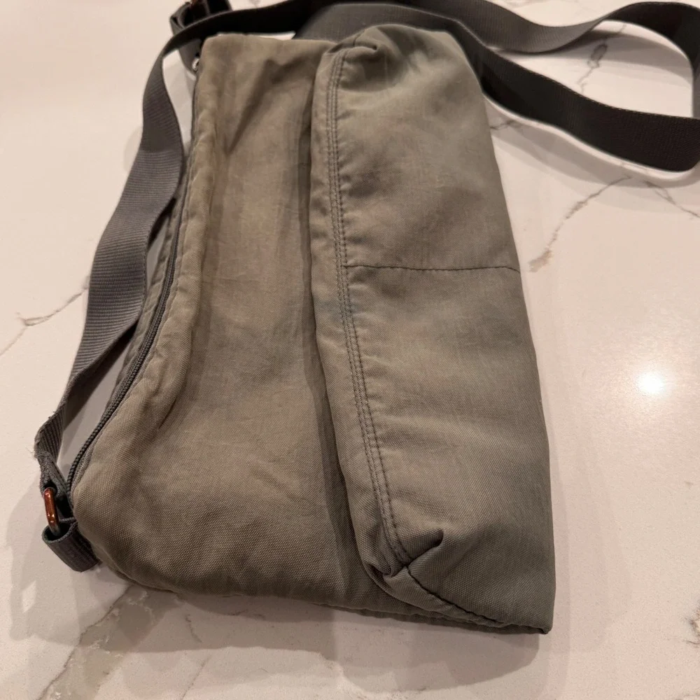 Baggallini Crossbody Bag Olive Green Nylon Travel Messenger Shoulder Bag Pocket